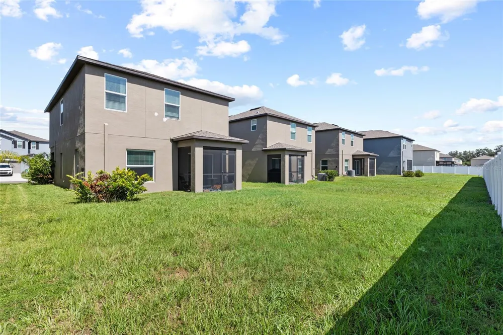 6402 BACK FORTY LOOP Zephyrhills, FL 33541