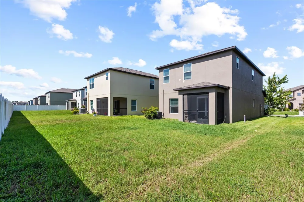 6402 BACK FORTY LOOP Zephyrhills, FL 33541