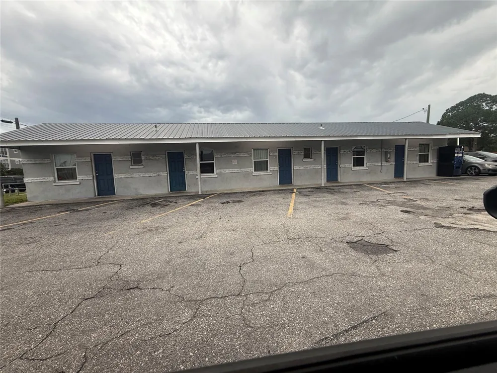 6435 W HILLSBOROUGH AVENUE Tampa, FL 33634