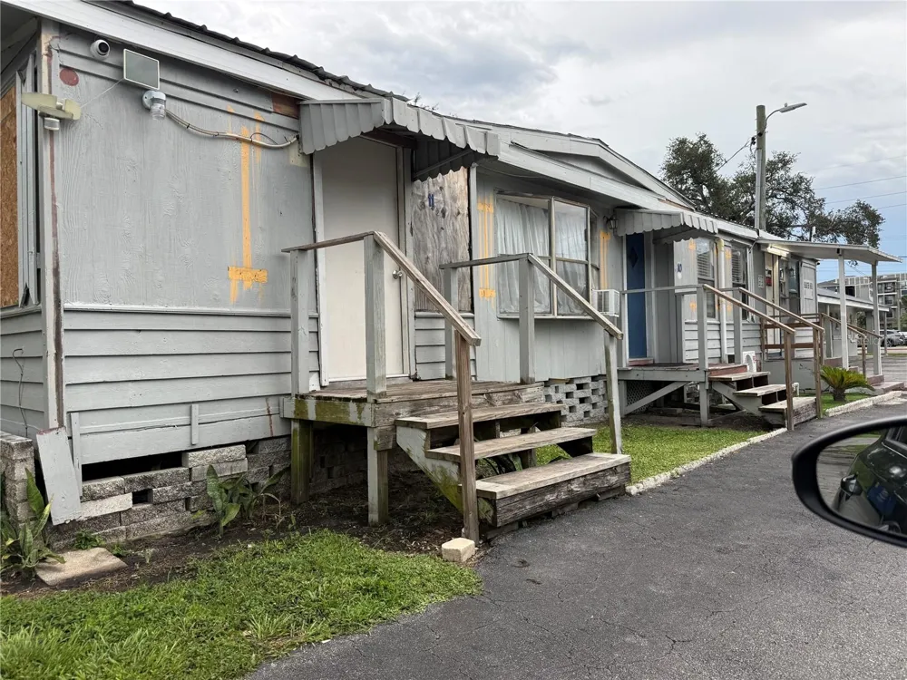 6435 W HILLSBOROUGH AVENUE Tampa, FL 33634