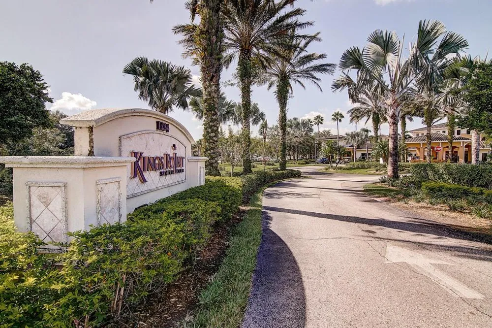 1015 CHELSEA GREENS COURT #40 Sun City Center, FL 33573