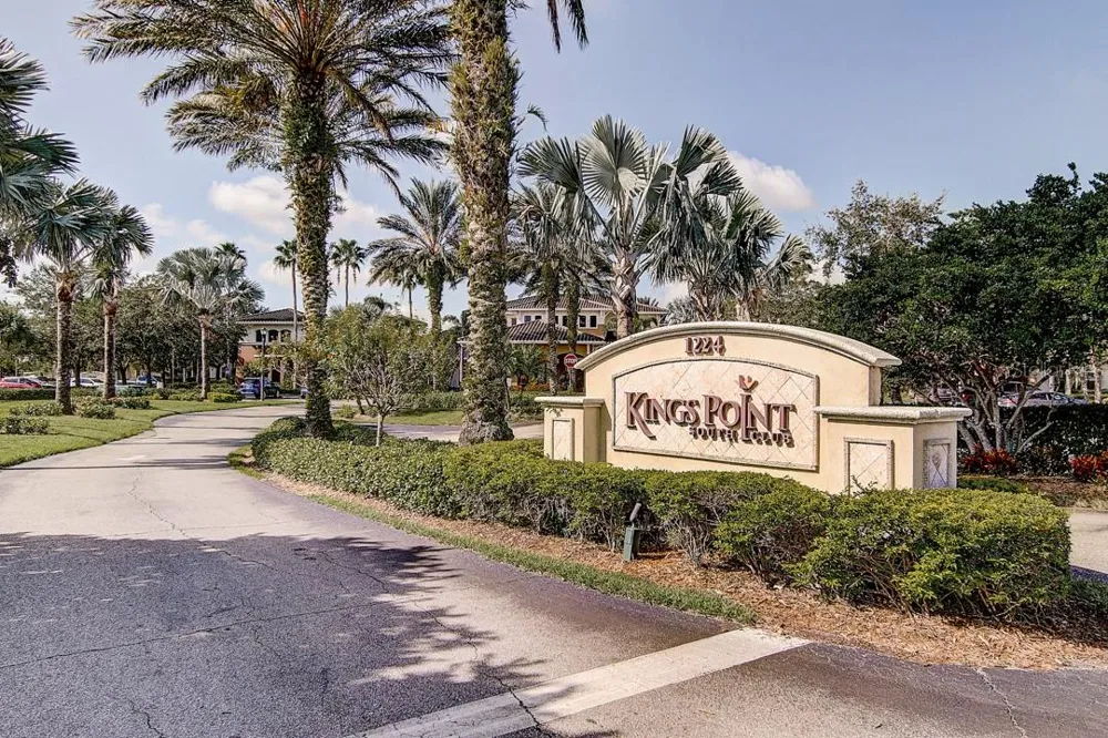 1015 CHELSEA GREENS COURT #40 Sun City Center, FL 33573