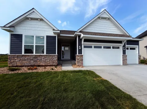 851 Londonderry Lane NW