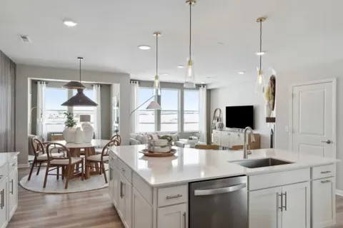 14932 Avondale View