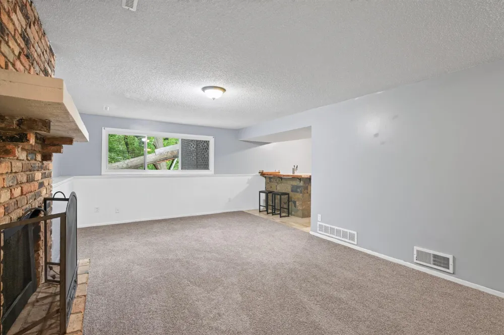 5040 184th Avenue NW Nowthen, MN 55303