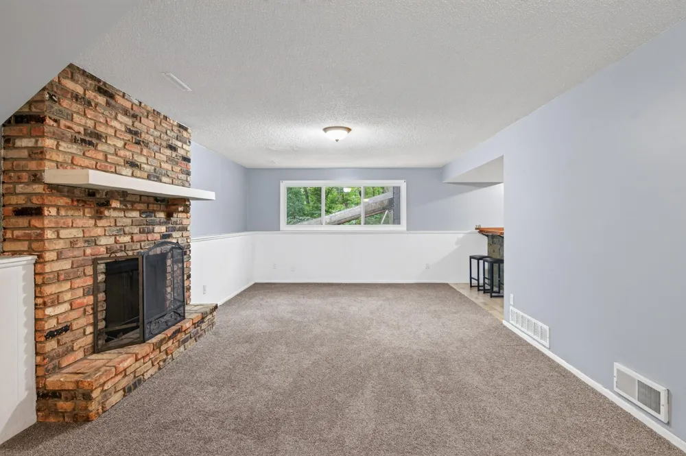 5040 184th Avenue NW Nowthen, MN 55303
