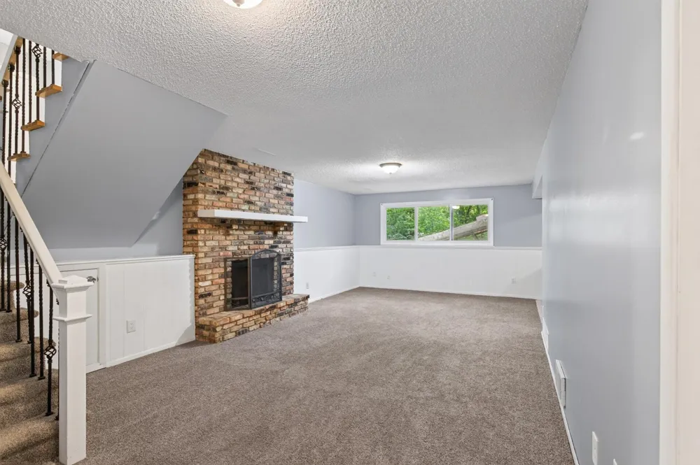 5040 184th Avenue NW Nowthen, MN 55303