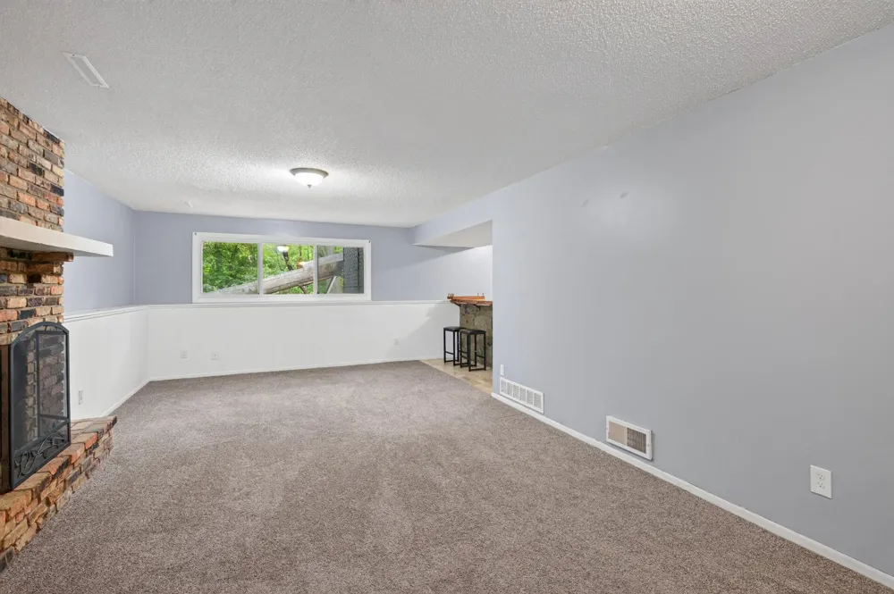 5040 184th Avenue NW Nowthen, MN 55303