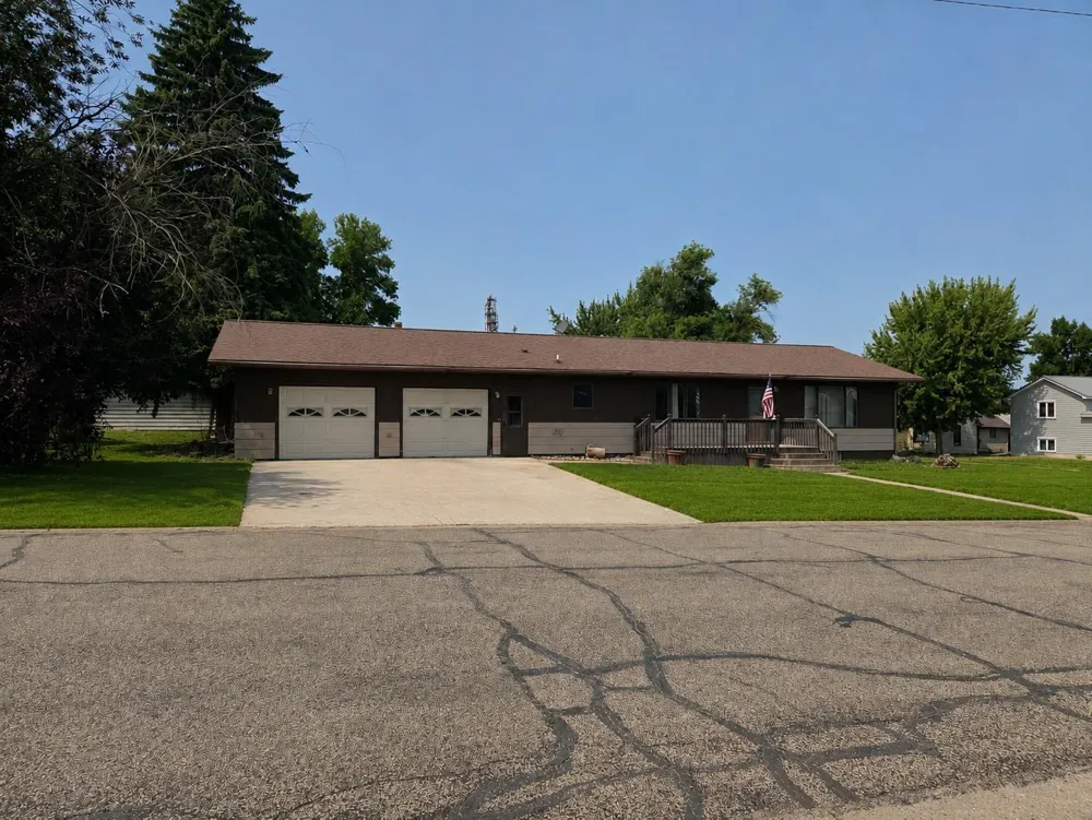 121 & 407 4th & 2nd Street Avenue Milnor, ND 58060