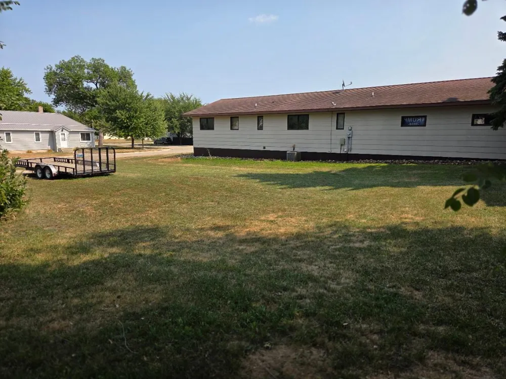 121 & 407 4th & 2nd Street Avenue Milnor, ND 58060