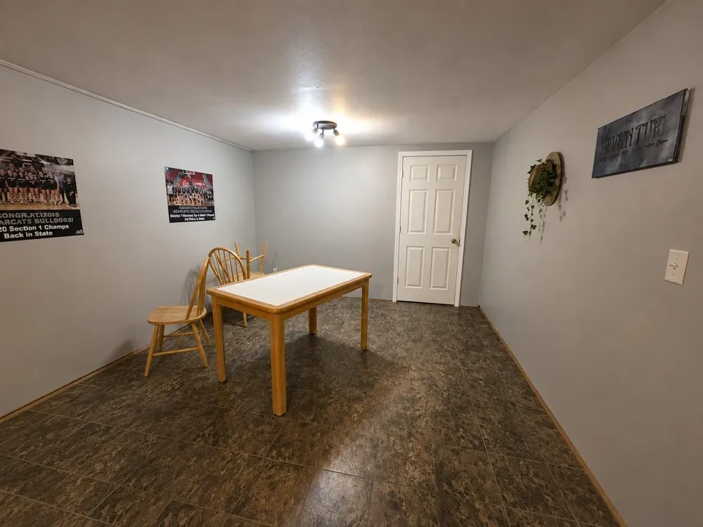 121 & 407 4th & 2nd Street Avenue Milnor, ND 58060