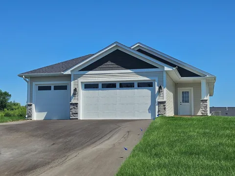 1140 Summit Cove
