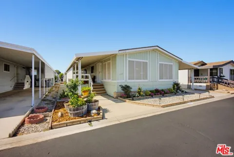 1300 W Menlo Avenue