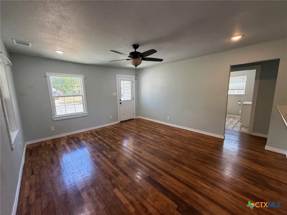 111 16th Street Gatesville, TX 76528