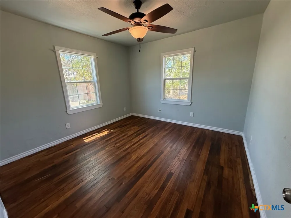 111 16th Street Gatesville, TX 76528