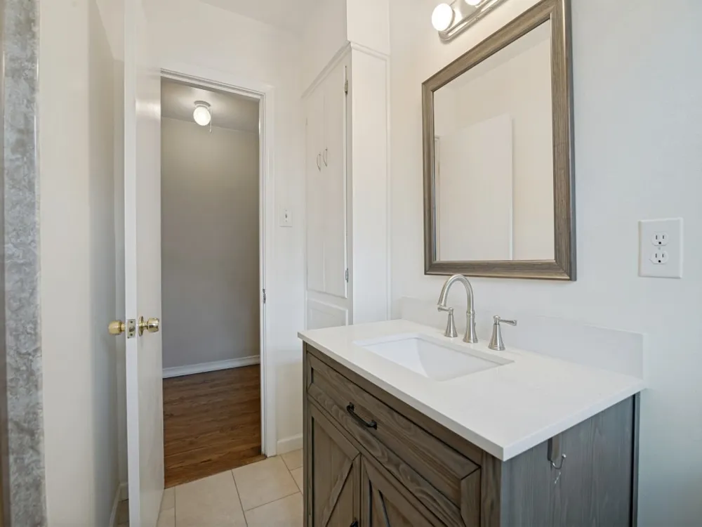 2725 Maverick Avenue Dallas, TX 75228