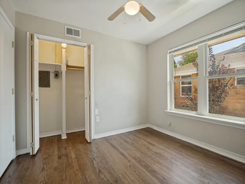 2725 Maverick Avenue Dallas, TX 75228