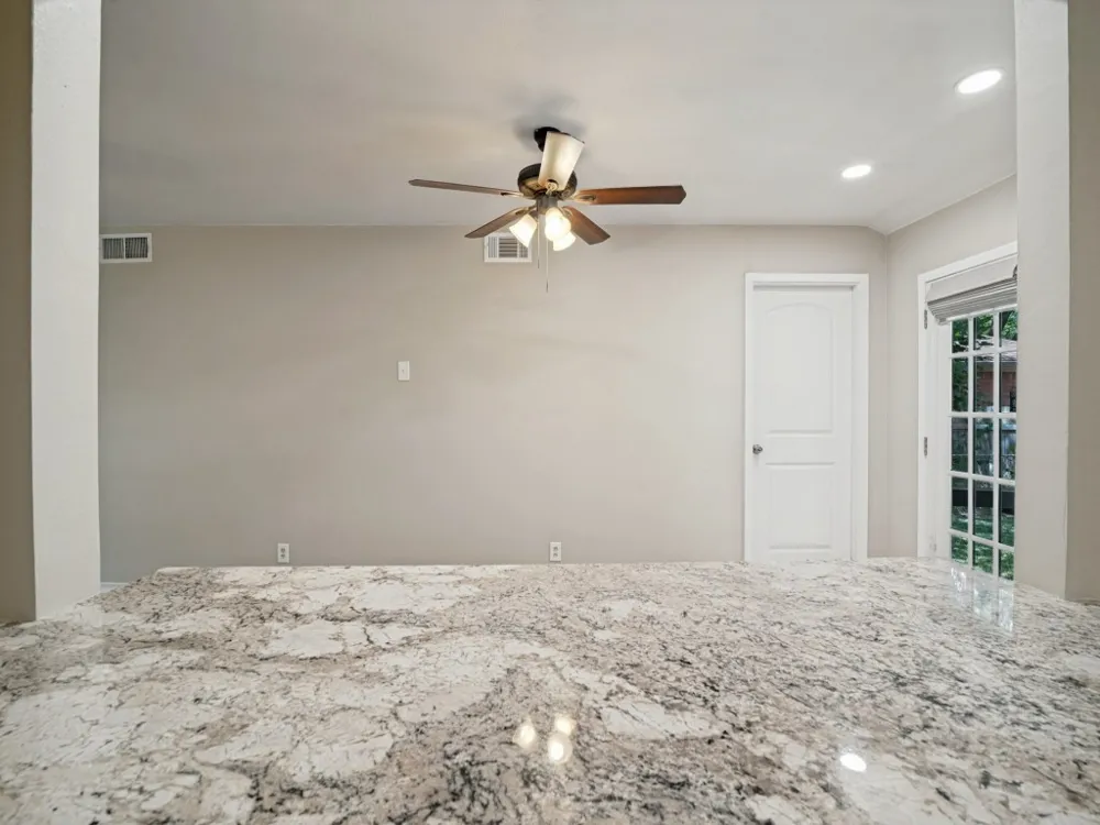 2725 Maverick Avenue Dallas, TX 75228