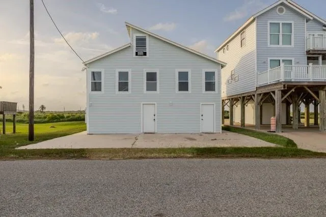 207 Beachfront Drive Matagorda, TX 77457