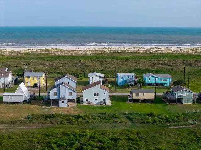 207 Beachfront Drive Matagorda, TX 77457
