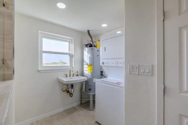207 Beachfront Drive Matagorda, TX 77457