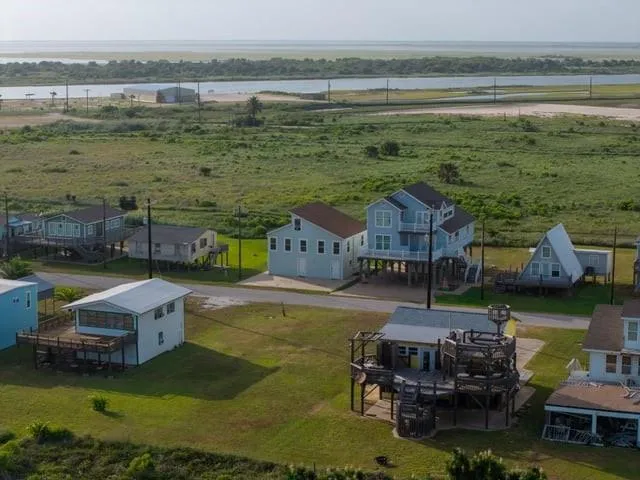 207 Beachfront Drive Matagorda, TX 77457
