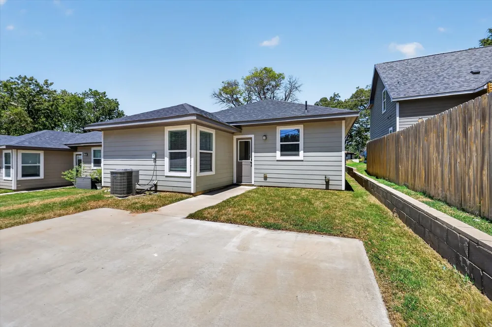 610 E Texas Street Denison, TX 75021