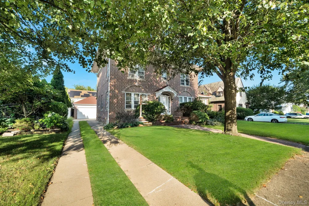 8833 195th Street Hollis, NY 11423