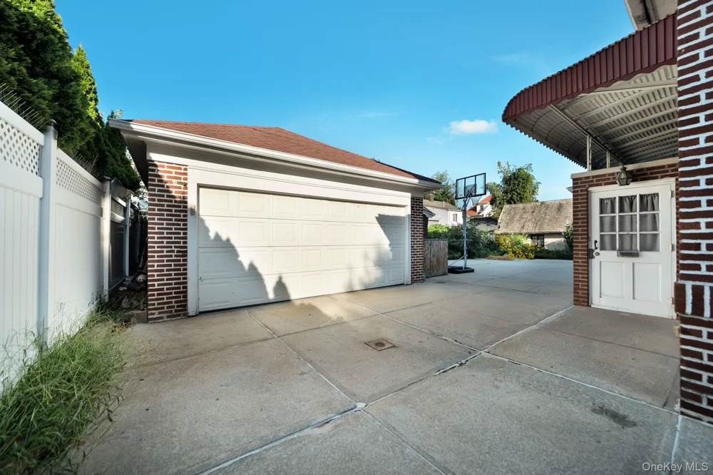 8833 195th Street Hollis, NY 11423