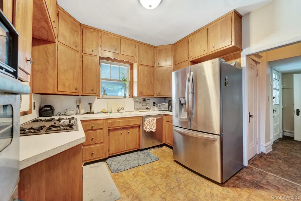 8833 195th Street Hollis, NY 11423