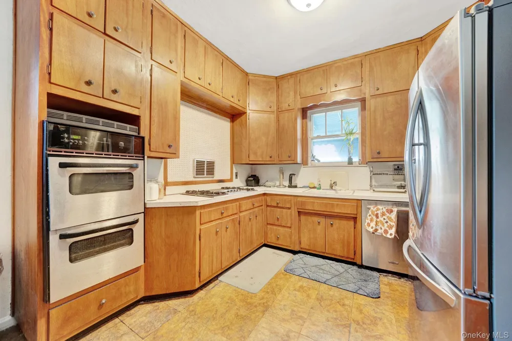 8833 195th Street Hollis, NY 11423