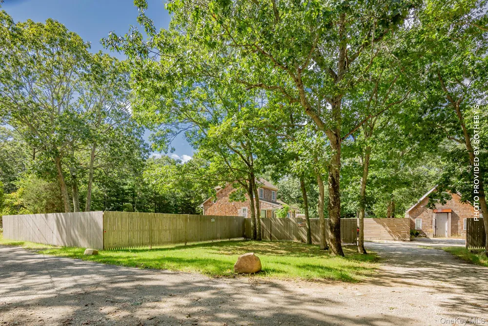125 Neck Path East Hampton, NY 11937