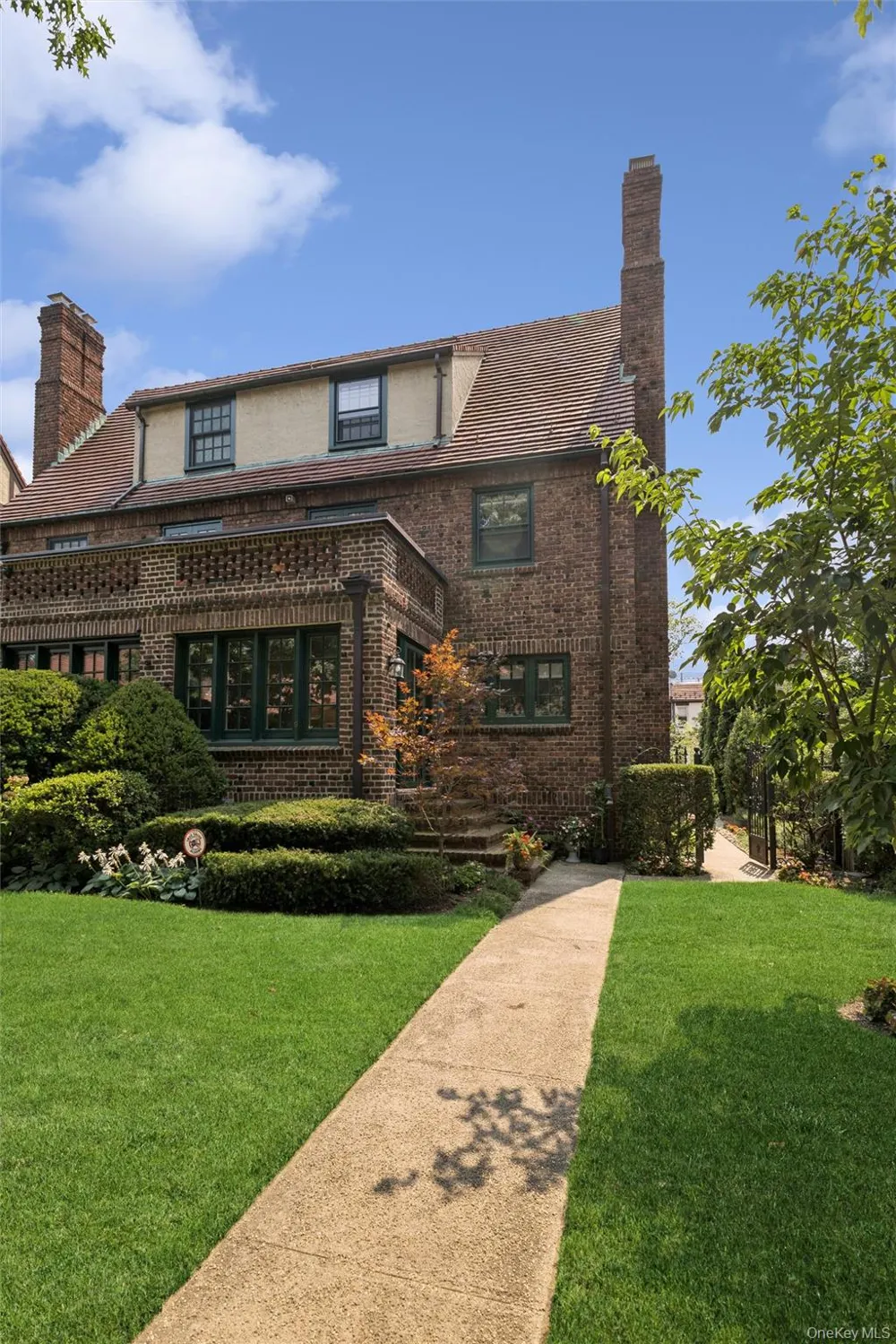 9 Whitson Street Forest Hills, NY 11375