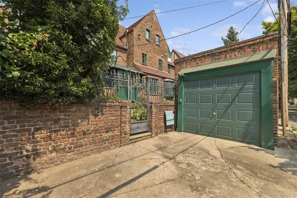 9 Whitson Street Forest Hills, NY 11375