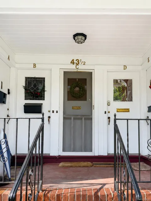 43 1/2 Carpenter Avenue #D