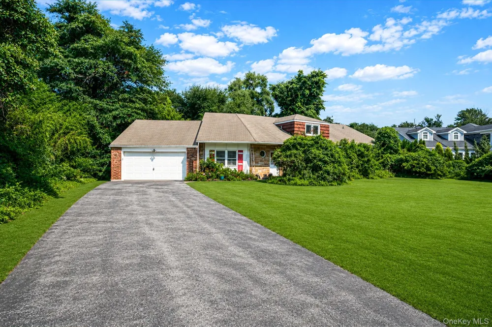 893 Gardiner Drive Bay Shore, NY 11706