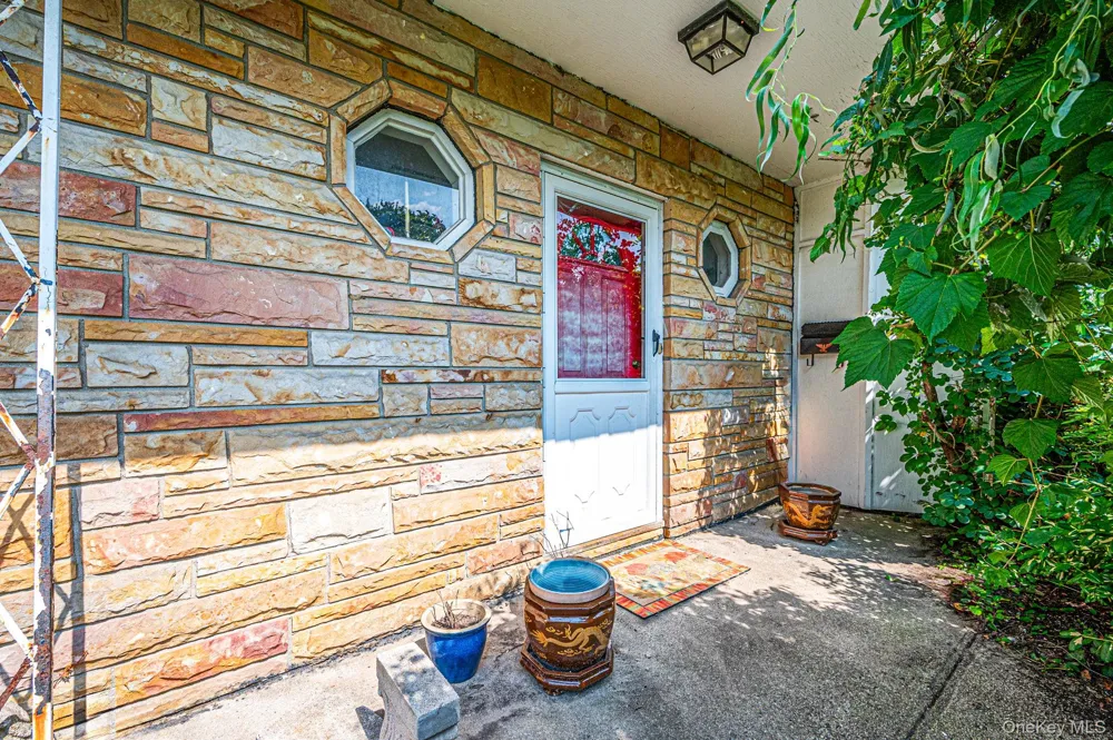893 Gardiner Drive Bay Shore, NY 11706