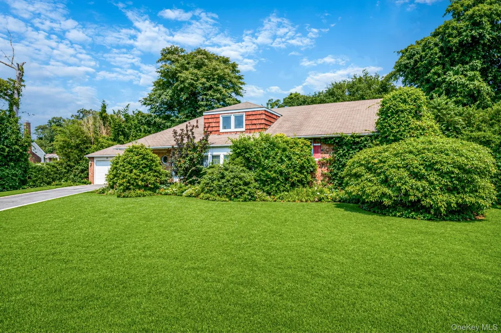 893 Gardiner Drive Bay Shore, NY 11706