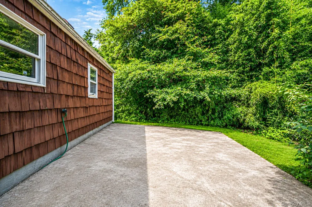 893 Gardiner Drive Bay Shore, NY 11706