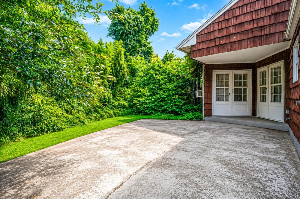 893 Gardiner Drive Bay Shore, NY 11706