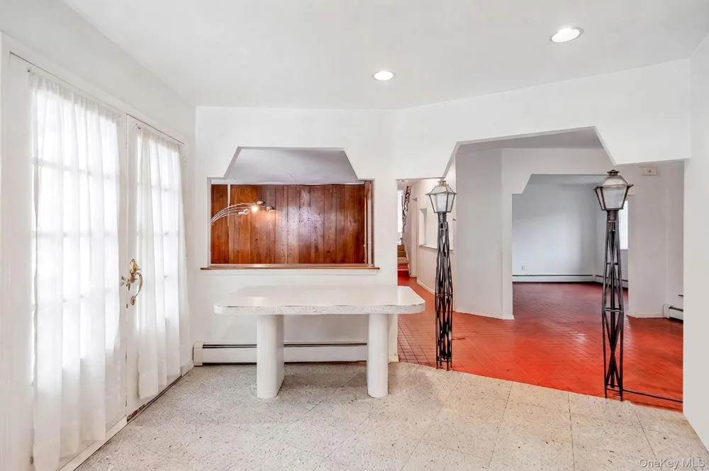893 Gardiner Drive Bay Shore, NY 11706