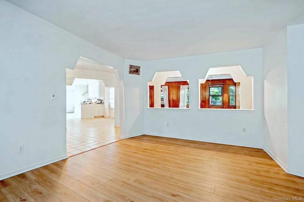 893 Gardiner Drive Bay Shore, NY 11706