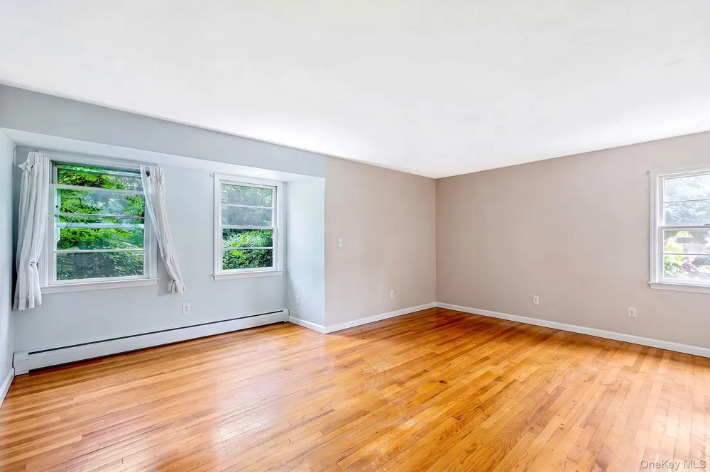 893 Gardiner Drive Bay Shore, NY 11706