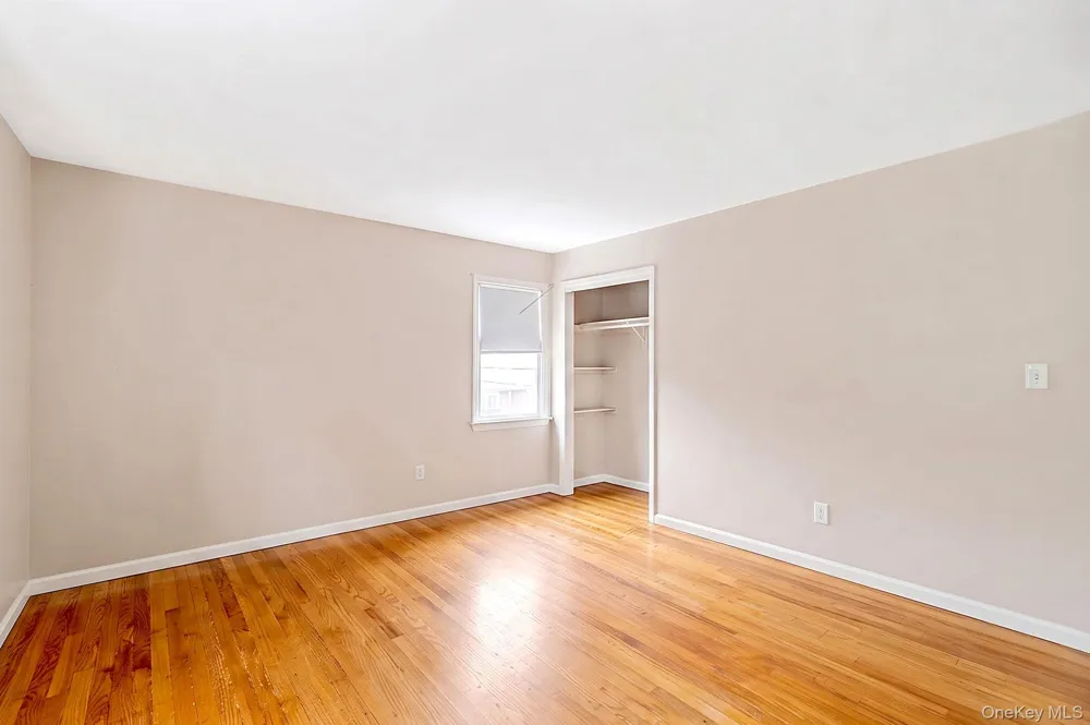 893 Gardiner Drive Bay Shore, NY 11706