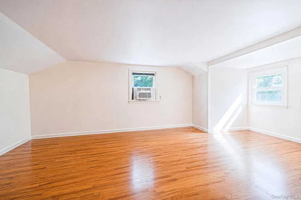 893 Gardiner Drive Bay Shore, NY 11706