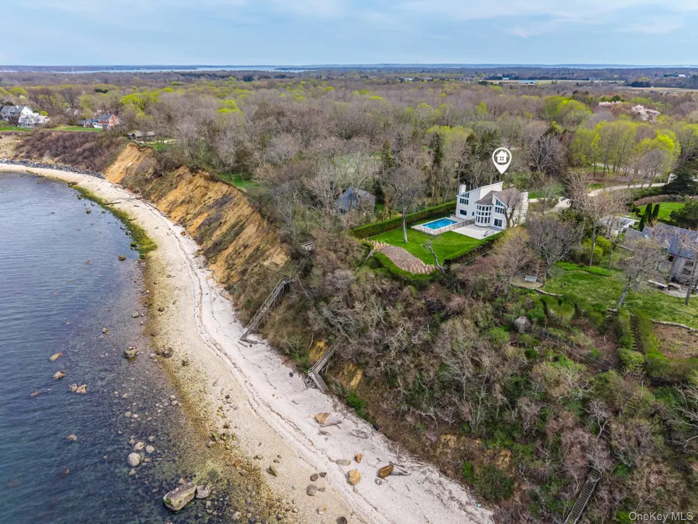 16125 Soundview Avenue Southold, NY 11971