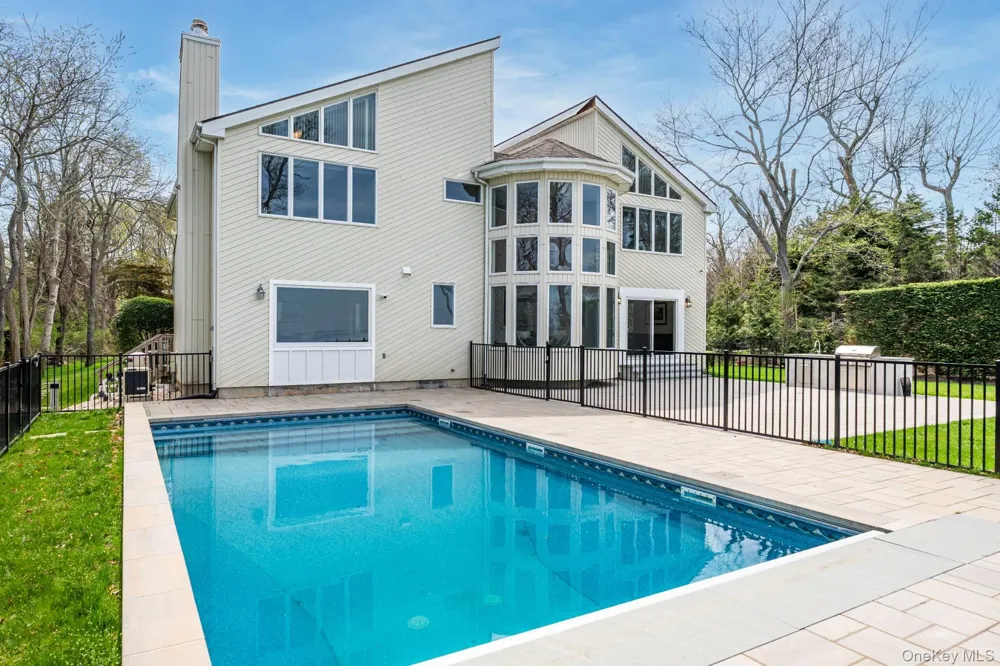 16125 Soundview Avenue Southold, NY 11971