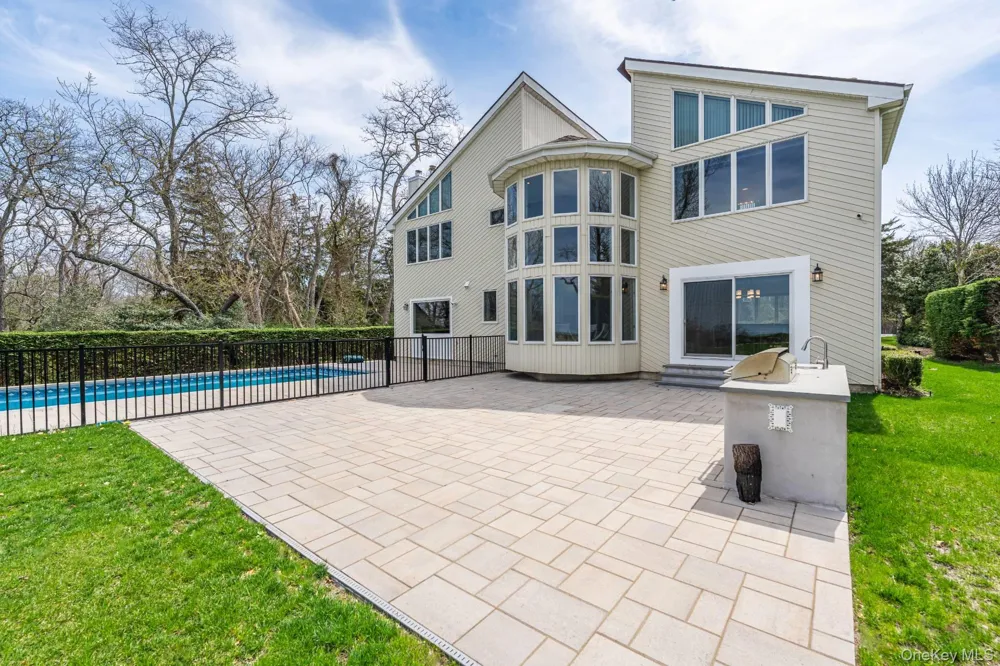 16125 Soundview Avenue Southold, NY 11971