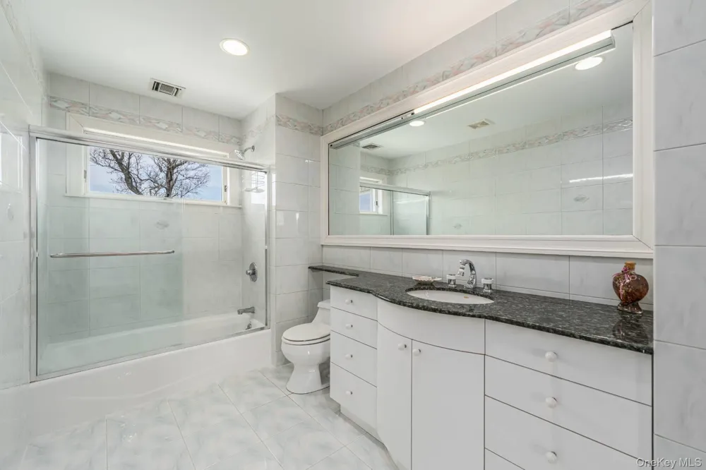 16125 Soundview Avenue Southold, NY 11971