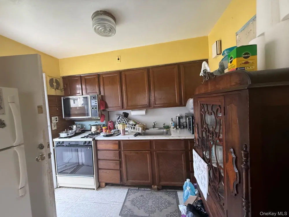13619 220th Place Springfield Gardens, NY 11413